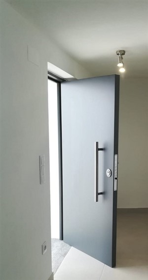 Porta blindada em aço lacada